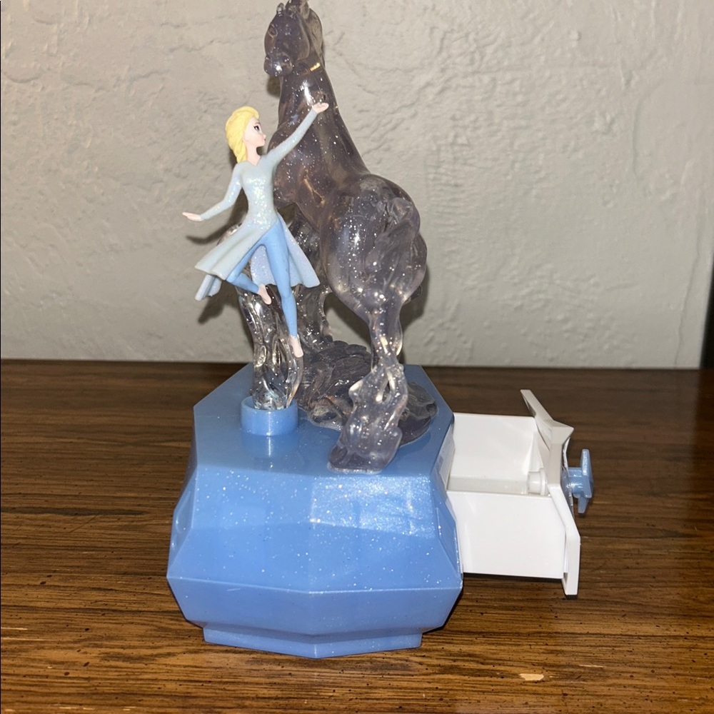 Disney Frozen 2 Light up Jewelry Trinket Box with Music - Picture 5 of 6